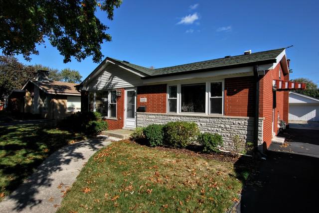 10225 S Kilbourn Ave., Oak Lawn, IL 60453