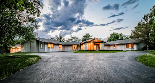 65 Hills And Dales Rd., Barrington, IL 60010