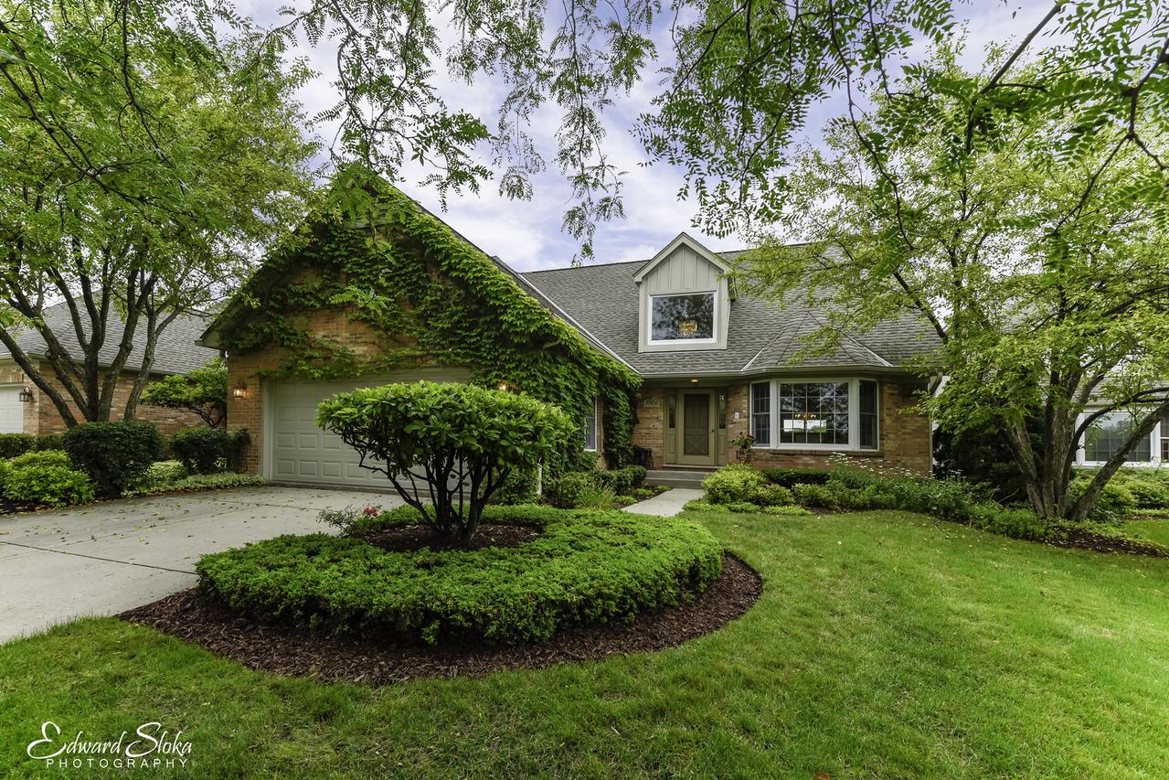 1006 Plantain Ct., Crystal Lake, IL 60014