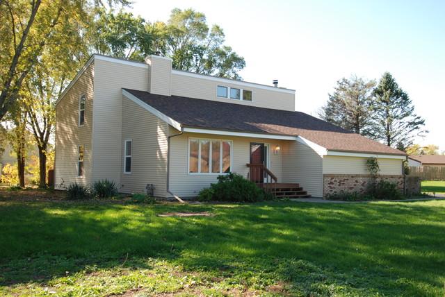 4091 Montclair Rd., Roscoe, IL 61073