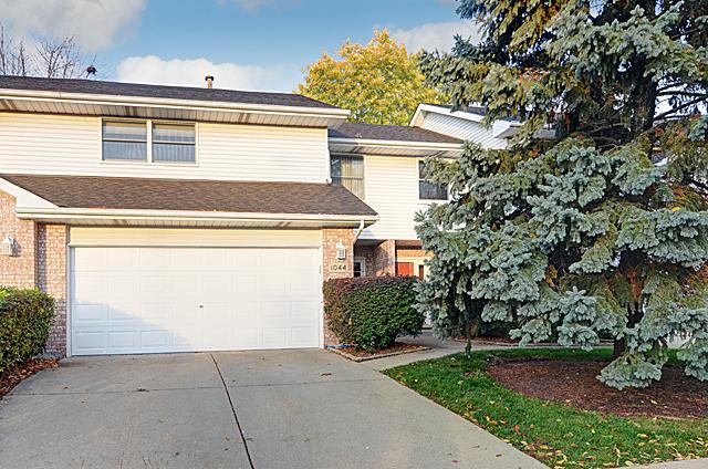 1044 Pinewood Dr., Downers Grove, IL 60516