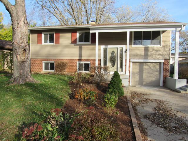 983 Yorkshire Ln., Crystal Lake, IL 60014