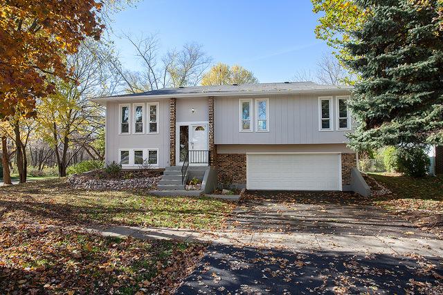 301 Malibu Dr., Bolingbrook, IL 60440