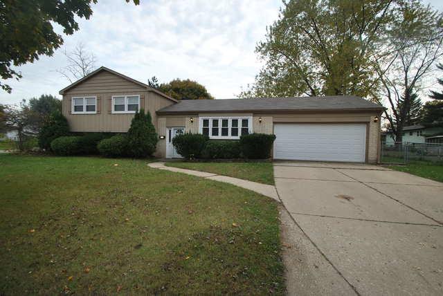 285 Wellington Dr., Crystal Lake, IL 60014