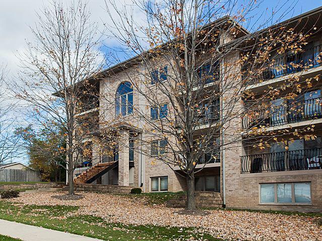 4401 Pershing Ave. #2S, Downers Grove, IL 60515