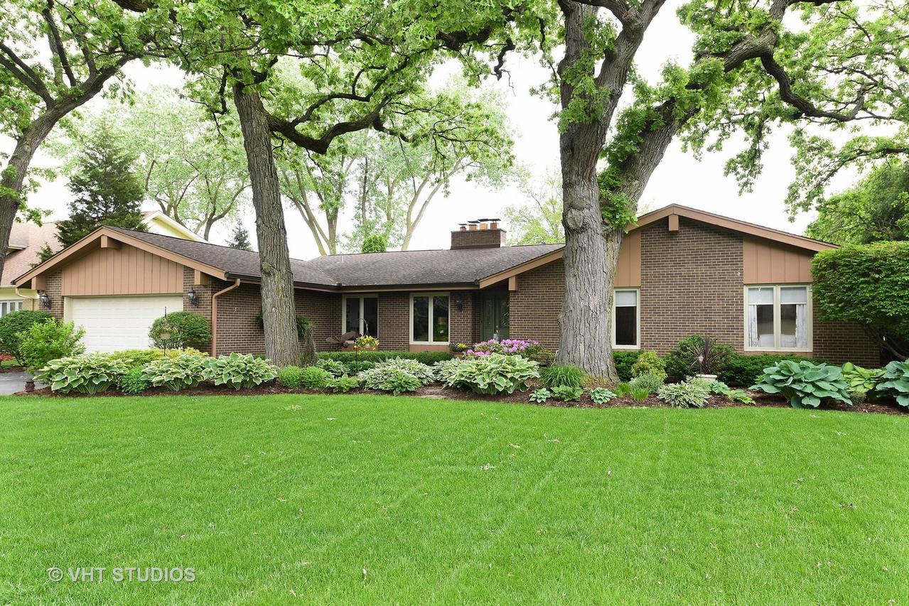 1606 Royal Oak Rd., Darien, IL 60561