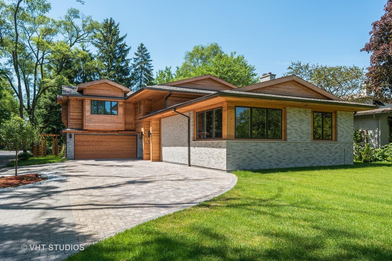 49 Park Ln., Golf, IL 60029