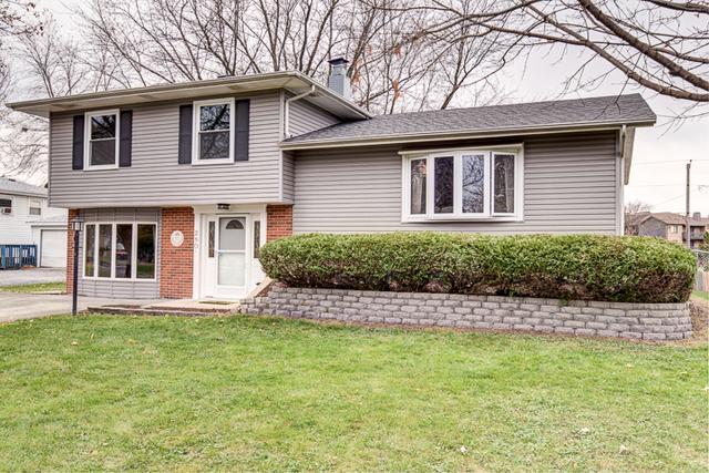 5S280 Stewart Dr., Naperville, IL 60563