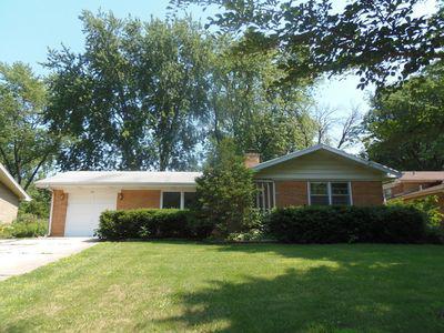 216 Elmwood Dr., Naperville, IL 60540