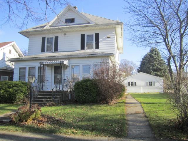 802 Paddock Ave., Ashton, IL 61006