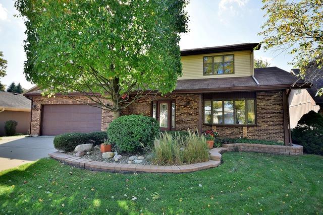 933 W Surrey Rd., Addison, IL 60101