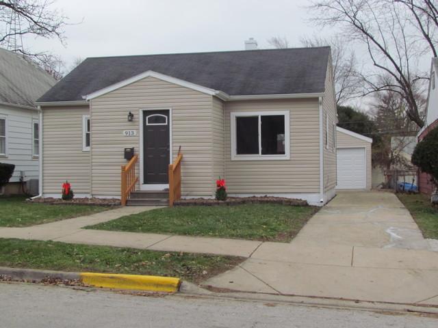 913 Harriet Ave., Aurora, IL 60505