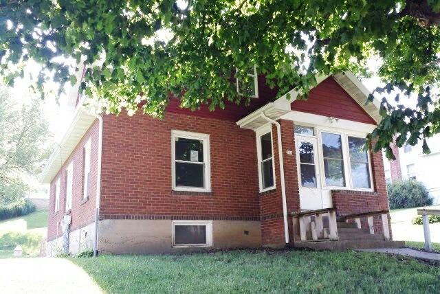 303 N Washington St., Hanover, IL 61041