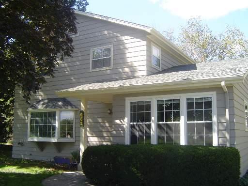 962 N Edgelawn Dr., Aurora, IL 60506