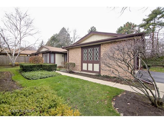 1424 Estate Ln., Glenview, IL 60025