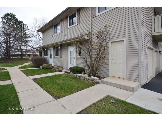 29W641 Winchester Cir N #4, Warrenville, IL 60555