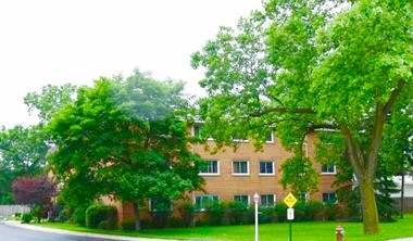 1925 E Oakton St. #2D, Des Plaines, IL 60018