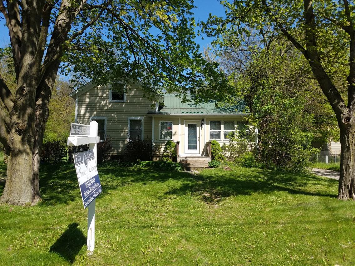 311 Elgin Ave., East Dundee, IL 60118