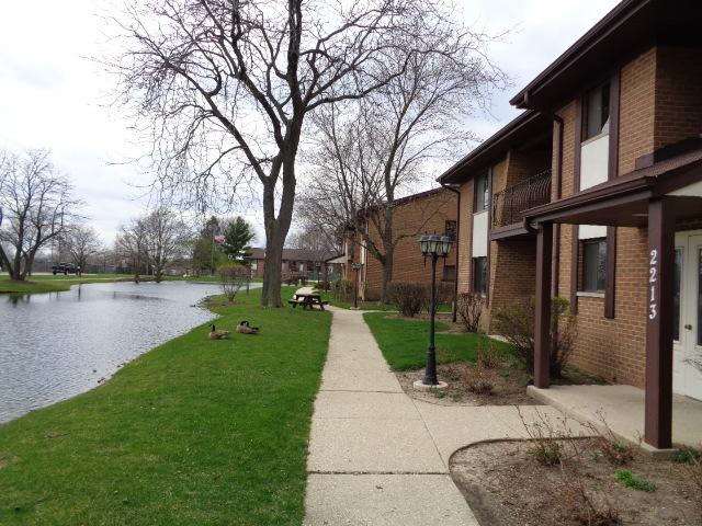 2213 Wharf Dr. #403, Woodridge, IL 60517