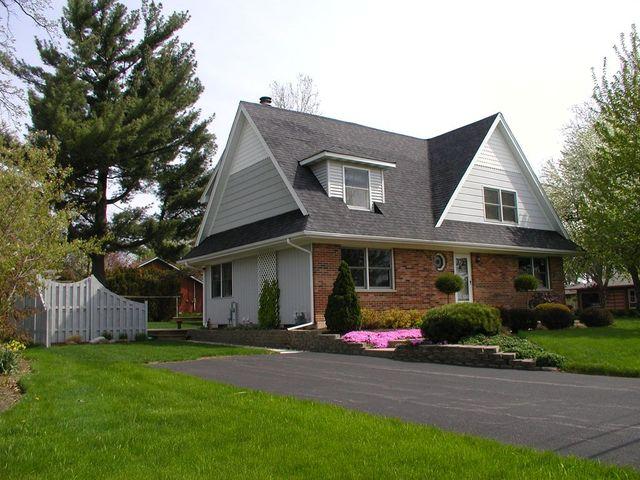 305 Maplewood Dr., Sycamore, IL 60178