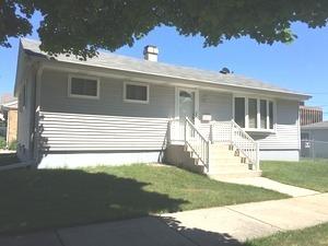 2315 Hickory St., Des Plaines, IL 60018