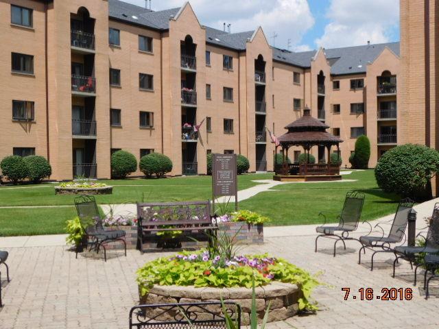 7410 W Lawrence Ave. #414, Harwood Heights, IL 60706