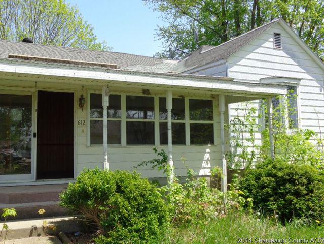 612 S 1st St Se, Clay City, IL 62824