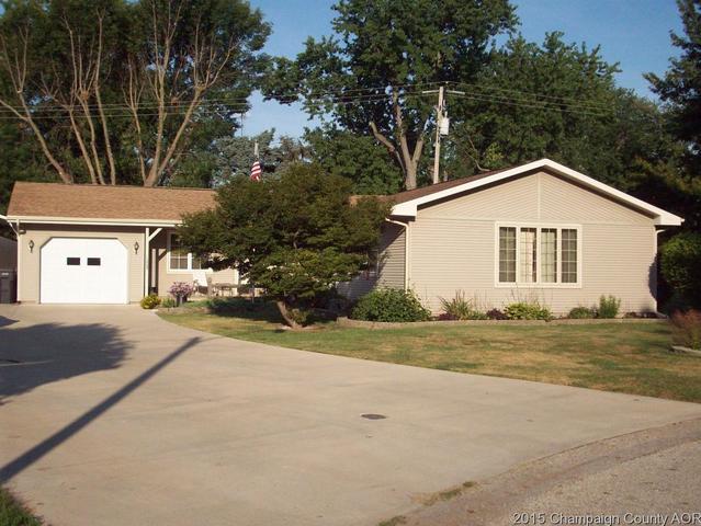 1008 Parkside Dr, Tuscola, IL 61953