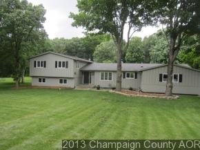 1804 Forestview Dr, Mahomet, IL 61853