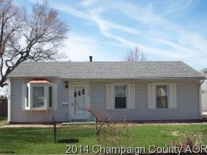 909 E Glenview Dr, Tuscola, IL 61953