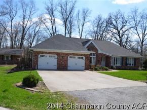 16 Country Club Ln, Arcola, IL 61910