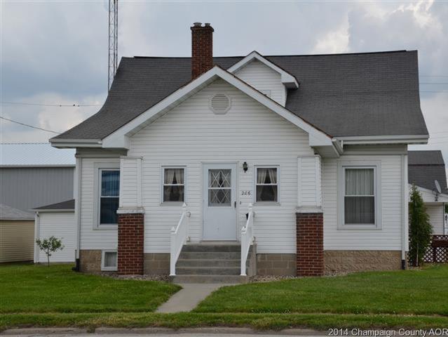 206 N Vine St, Arthur, IL 61911
