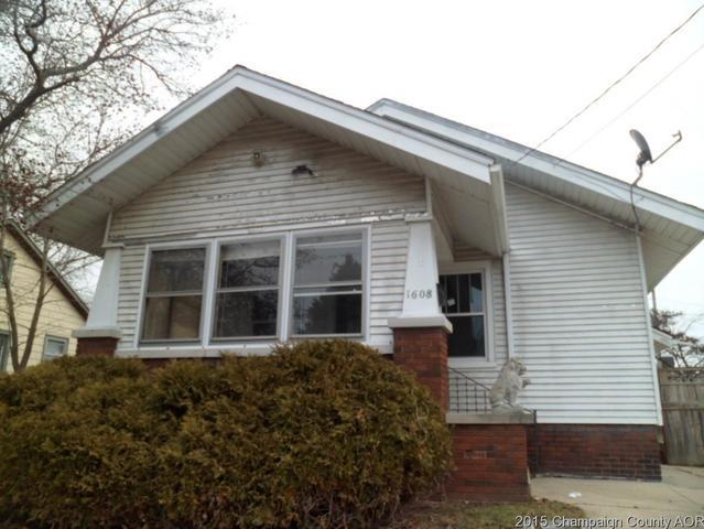 1608 S Center St, Bloomington, IL 61701