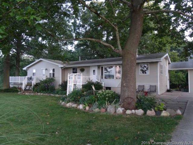17 S Henson Rd, Villa Grove, IL 61956