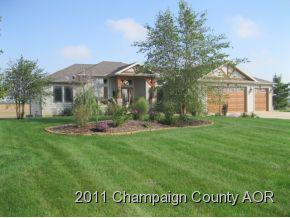 12 Fieldcrest Dr., Monticello, IL 61856