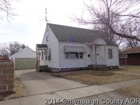 103 S Douglas St, Villa Grove, IL 61956
