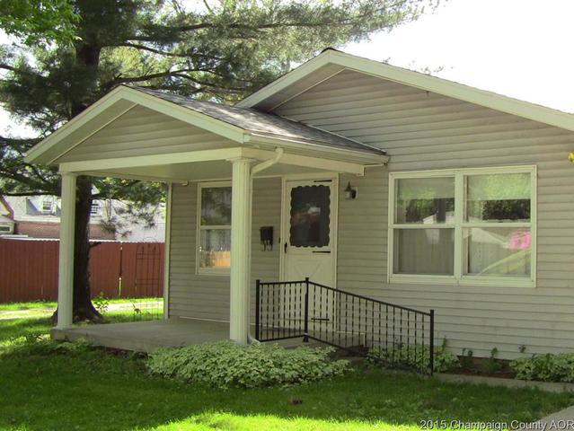 406 N Walnut St, Villa Grove, IL 61956