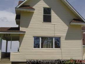 207 E Maple St, Roberts, IL 60952