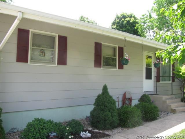 212 N West St, Sadorus, IL 61872
