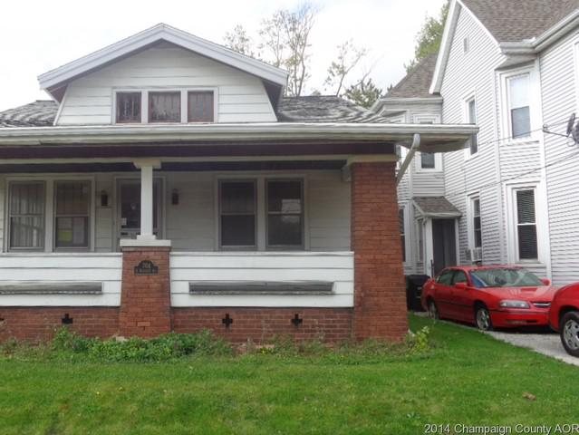 704 N Roosevelt Ave, Bloomington, IL 61701