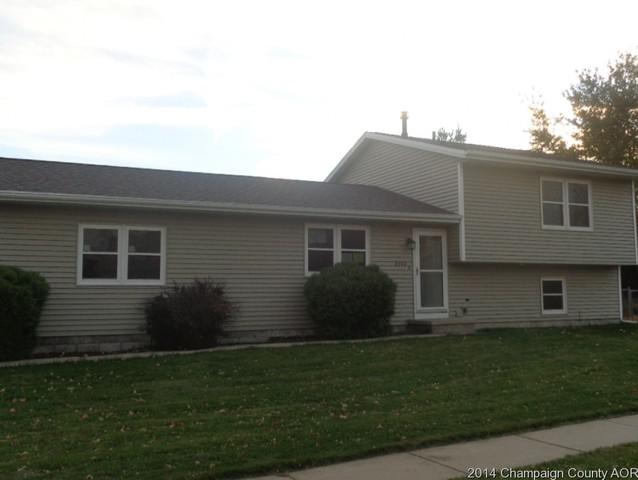2702 Bainbridge Ln, Bloomington, IL 61705