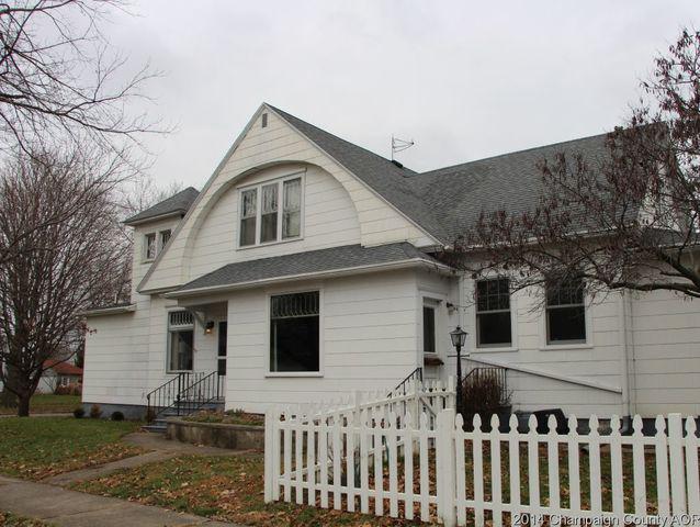 101 N Pine St, Villa Grove, IL 61956