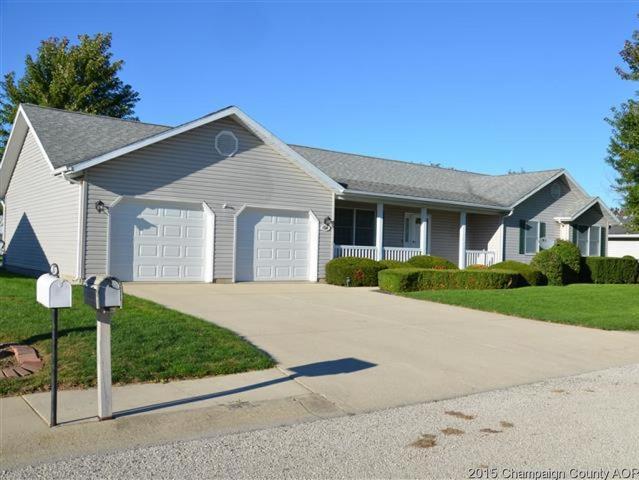 105 Chaise Ln, Arthur, IL 61911