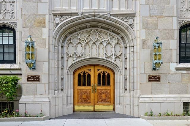 2920 N Commonwealth Ave. #9A, Chicago, IL 60657