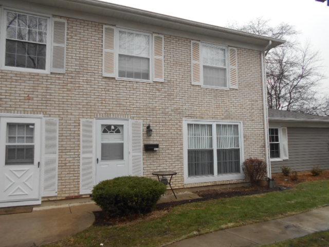 1375 Woodcutter Ln. #C, Wheaton, IL 60189