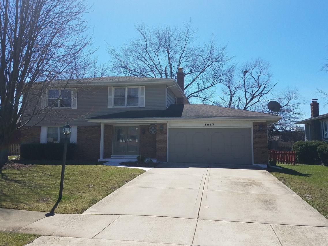 1817 Gigi Ln., Darien, IL 60561