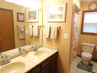 8320 Adbeth Ave., Woodridge, IL 60517