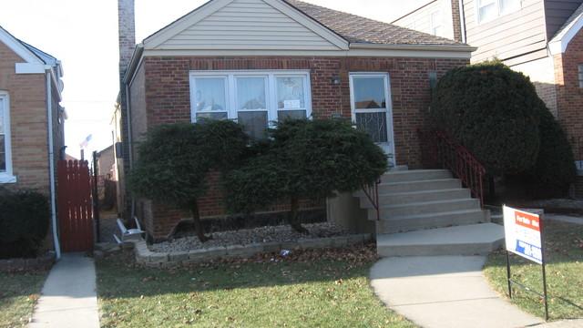 6842 S Karlov Ave., Chicago, IL 60629