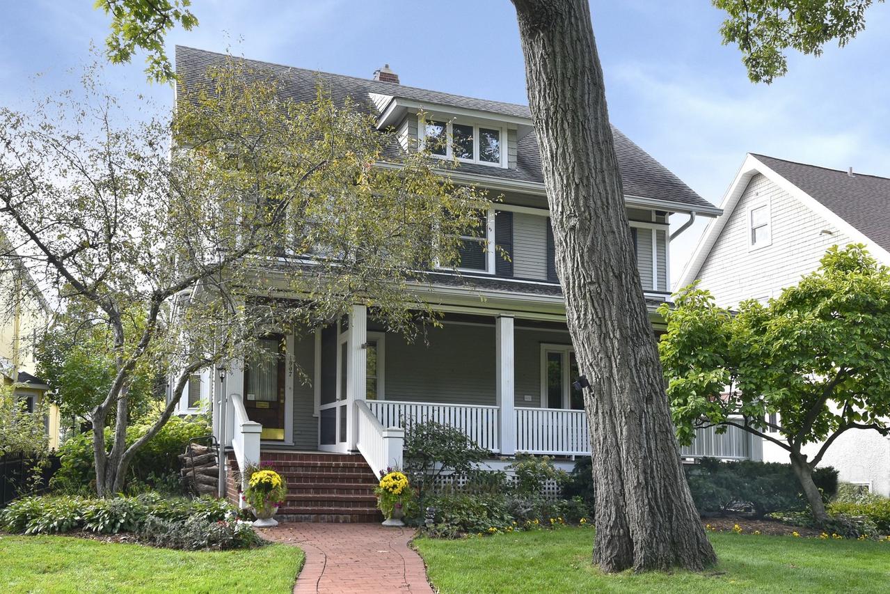 1007 Greenwood Ave., Wilmette, IL 60091