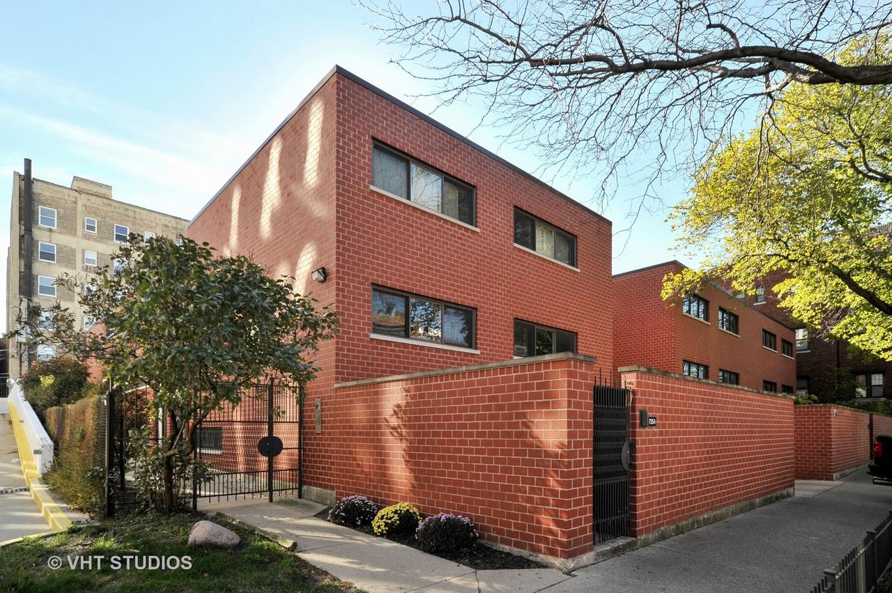 725 W Waveland Ave. #F, Chicago, IL 60613